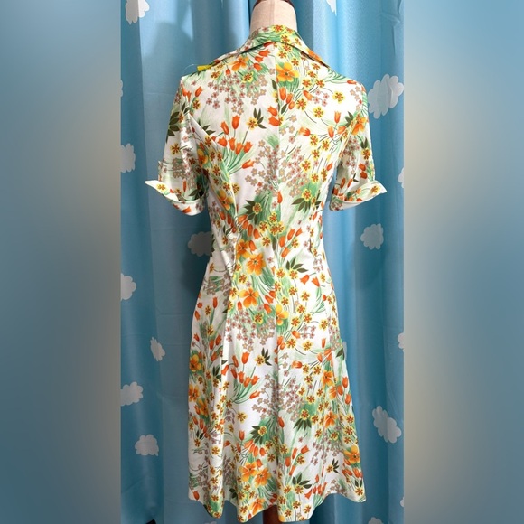 Vintage 70s polyester floral dress.  Size s - Picture 4 of 9